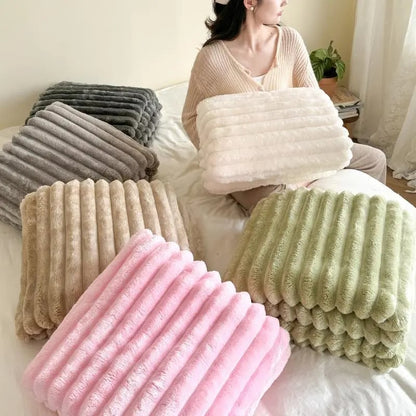 🎅Xmas Hot Sales - 🔥🔥50% OFF🔥🔥🛏️Thickened rabbit plush&milk velvet cover blanket